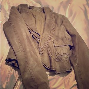 Short leather ruffled jacket